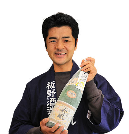 奉献酒を本格熨斗（のし）で　スタッフ1　